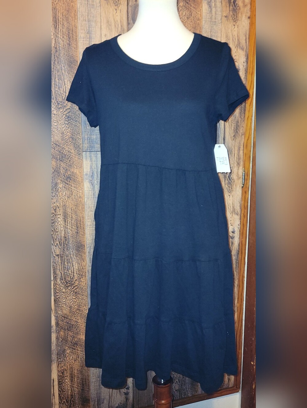 Time and Tru Black Short Sleeve Tiered Midi Dress